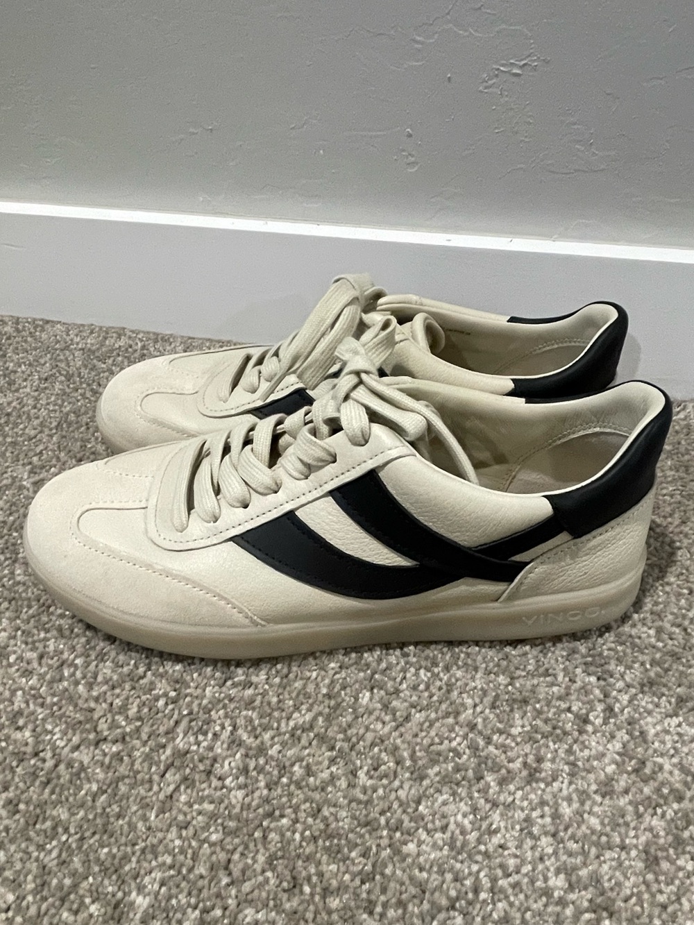 Vince Oasis Mixed Leather Retro Sneakers Womens 7.5M Black Tan